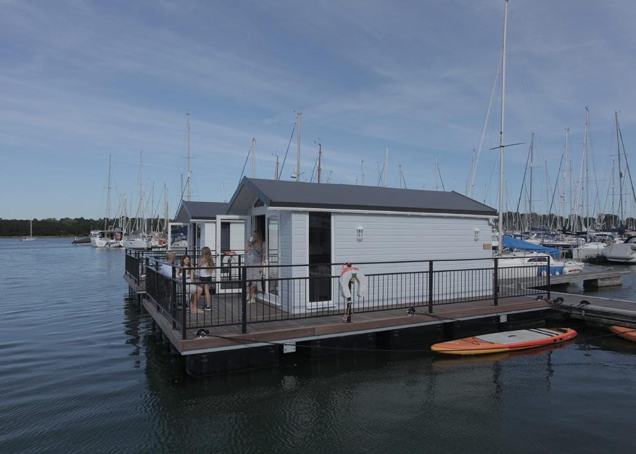 Mercury Yacht Harbour And Holiday Park Lower Swanwick Exterior photo